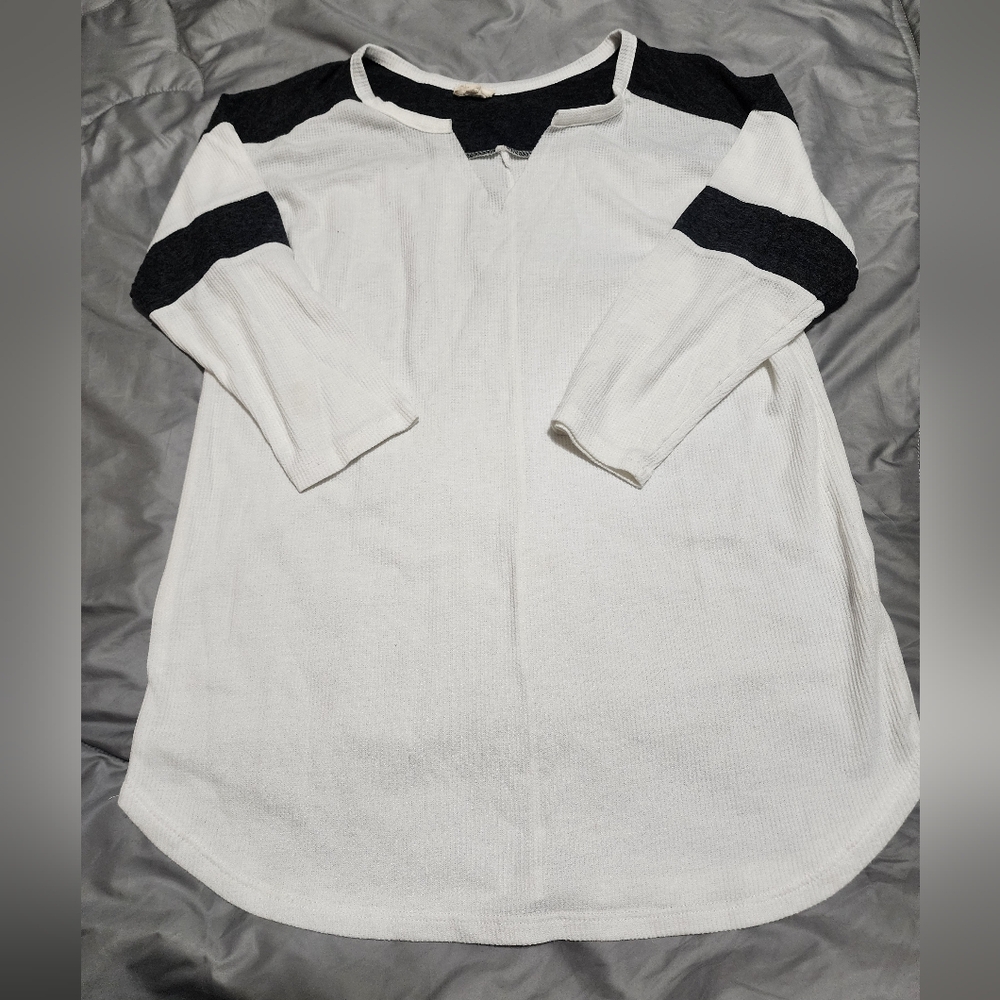 BKE white & black ¾ sleeve thermal shirt. NWOT. Women's XS